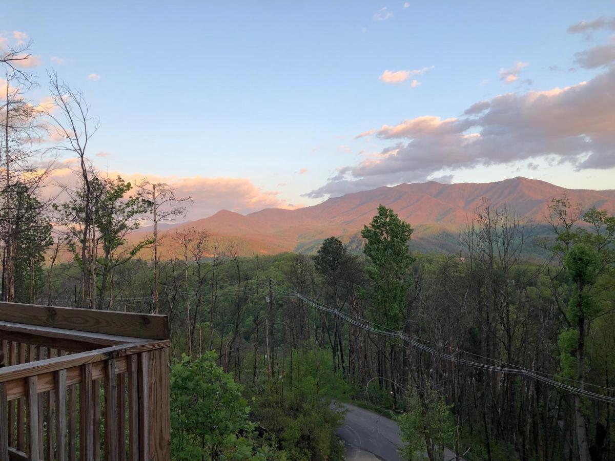 Love Nest Chalet Villa Gatlinburg Exterior photo