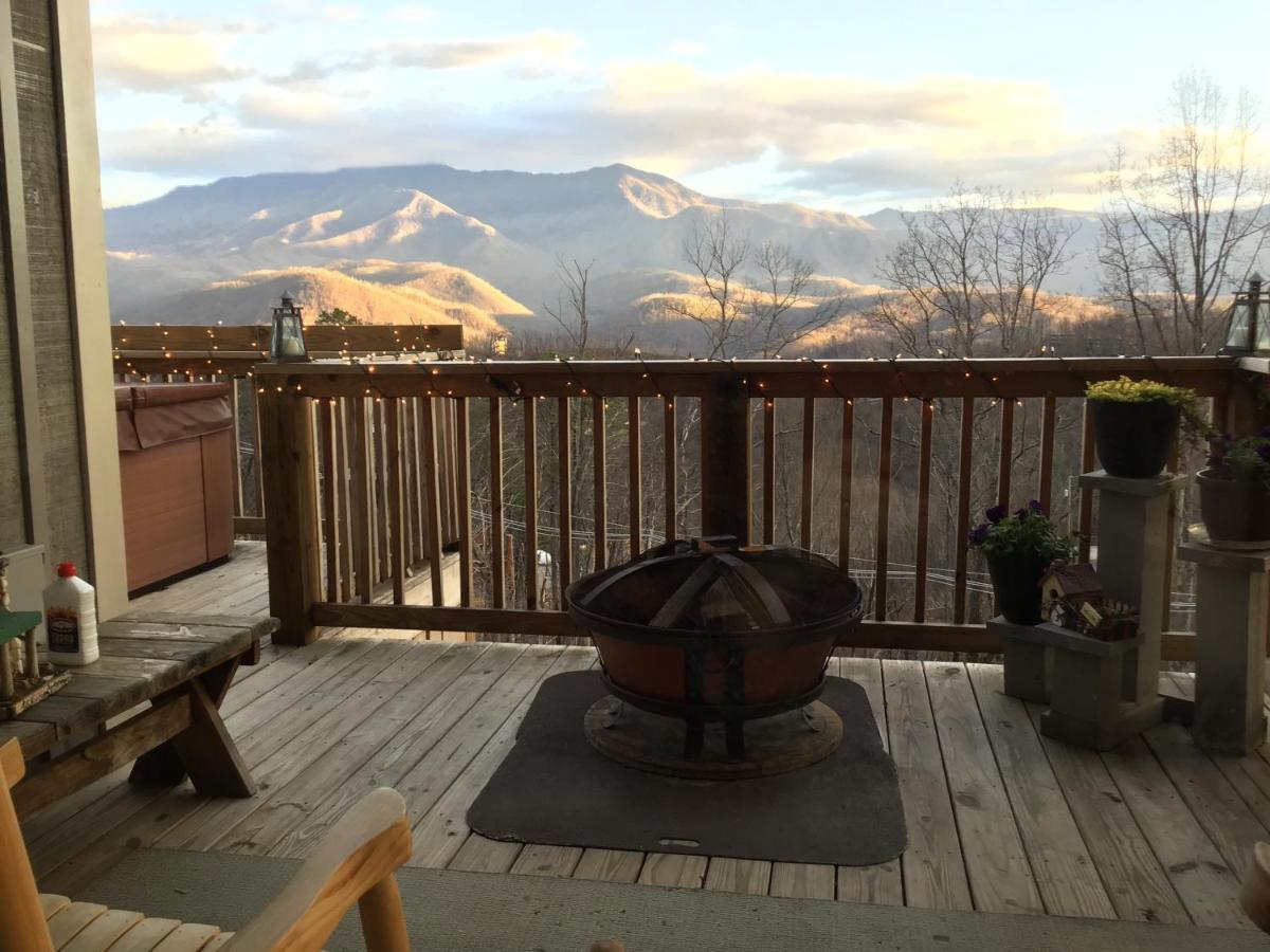 Love Nest Chalet Villa Gatlinburg Exterior photo